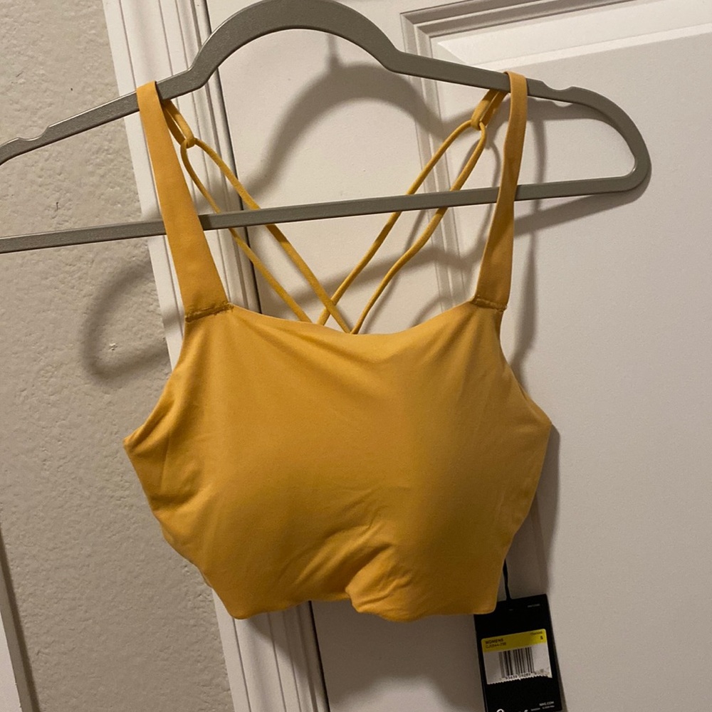 New with tags Nike sports bra